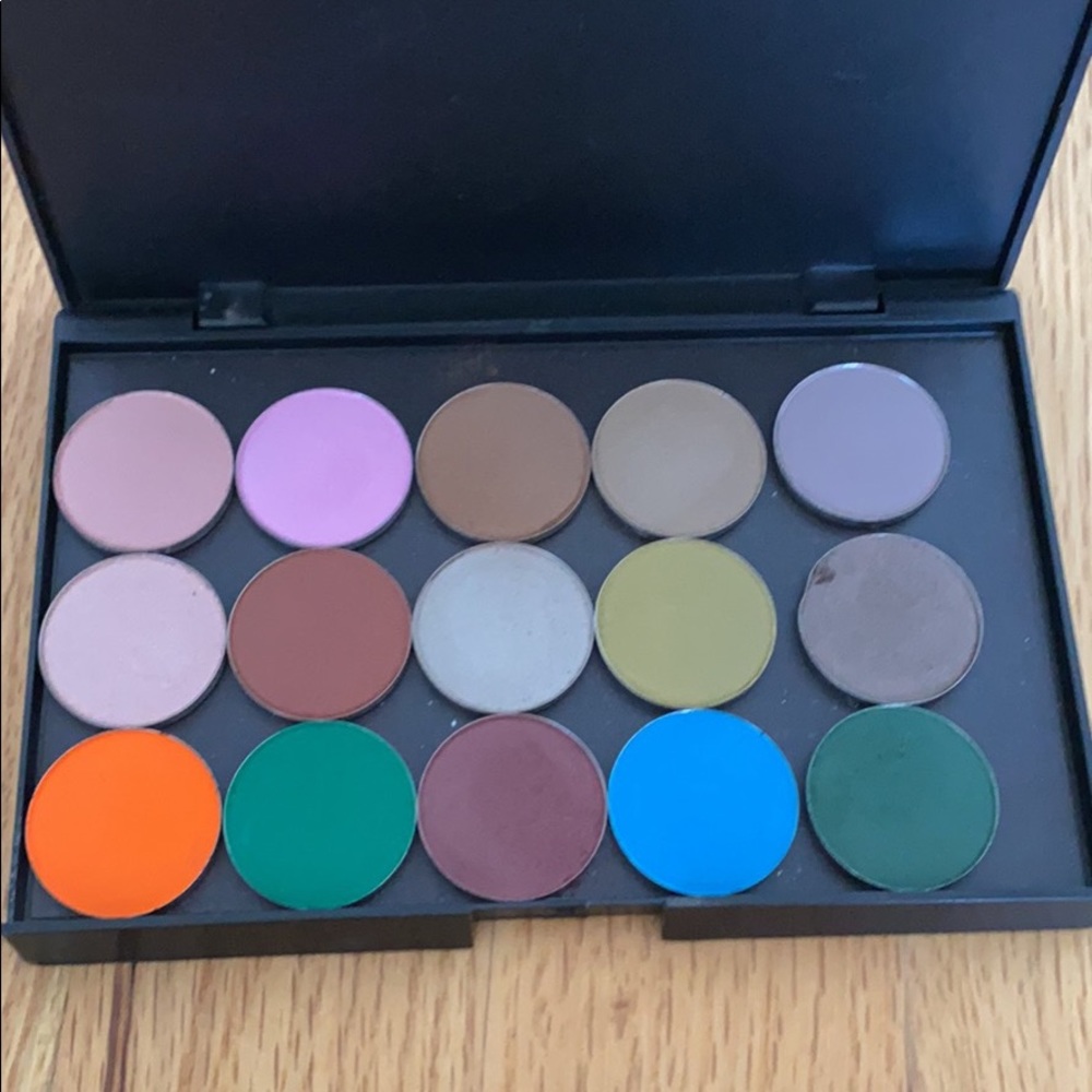 15 Mineral Eyeshadow Palette